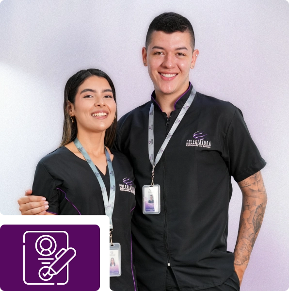 Estudiante entregando documentos y cumpliendo requisitos de matrícula en la Colegiatura Antioqueña de Belleza.